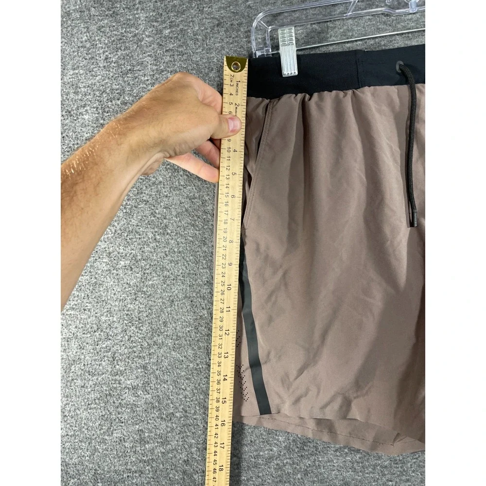Vuori Domain Performance Shorts Mens Small Lined Lightweight Fossil Brown